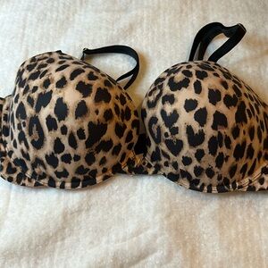 EUC Leopard print Victorias Secret Bra 40Dd